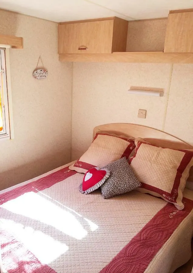 Mobil Home A La Ferme, En Provence Grambois 0*,  France